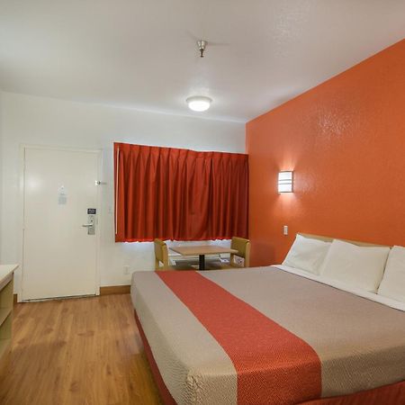 Americas Best Value Inn & Suites Humble Bagian luar foto