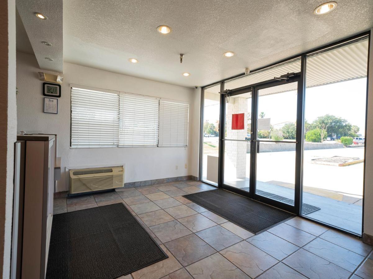 Americas Best Value Inn & Suites Humble Bagian luar foto