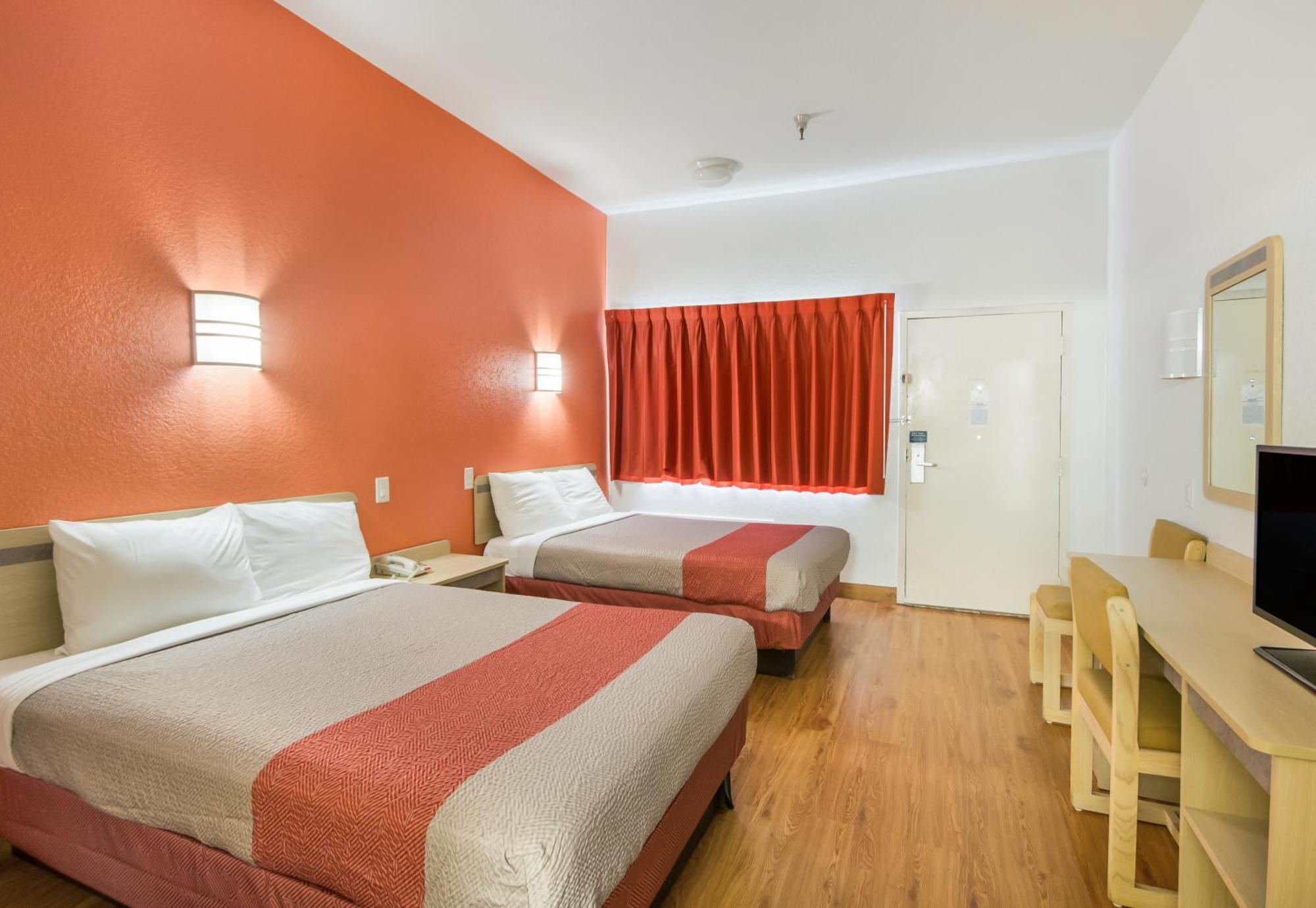 Americas Best Value Inn & Suites Humble Bagian luar foto