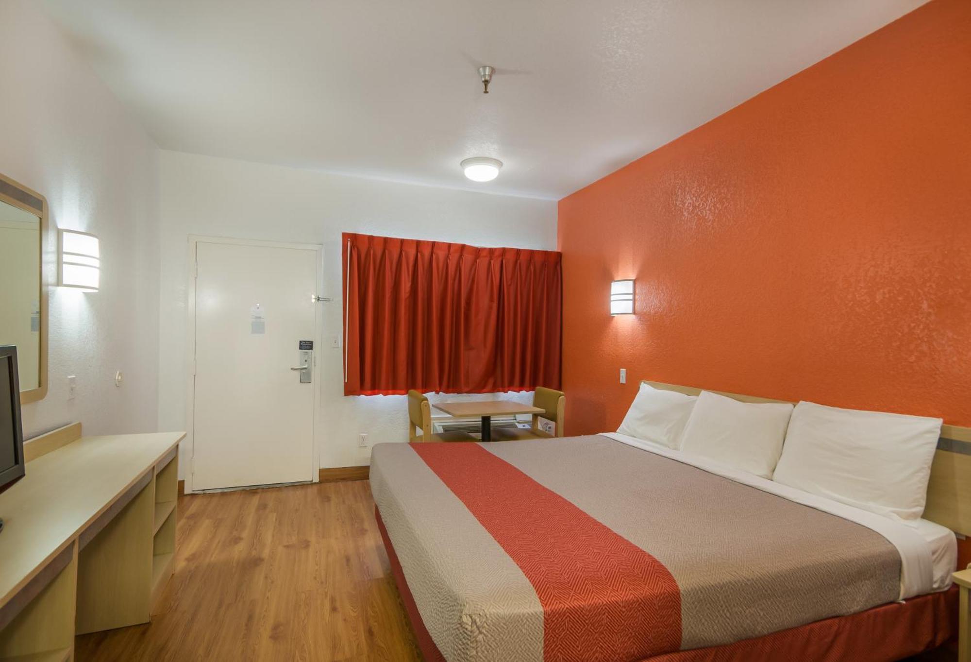 Americas Best Value Inn & Suites Humble Bagian luar foto