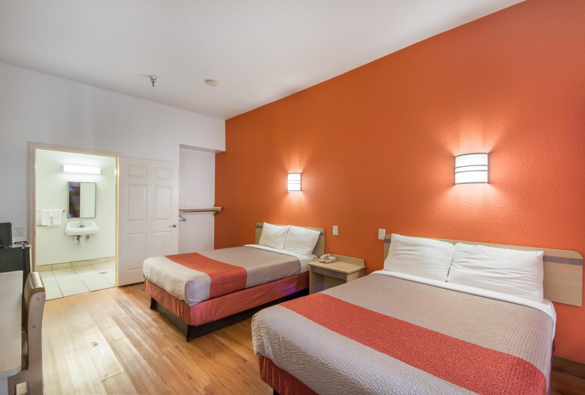 Americas Best Value Inn & Suites Humble Bagian luar foto