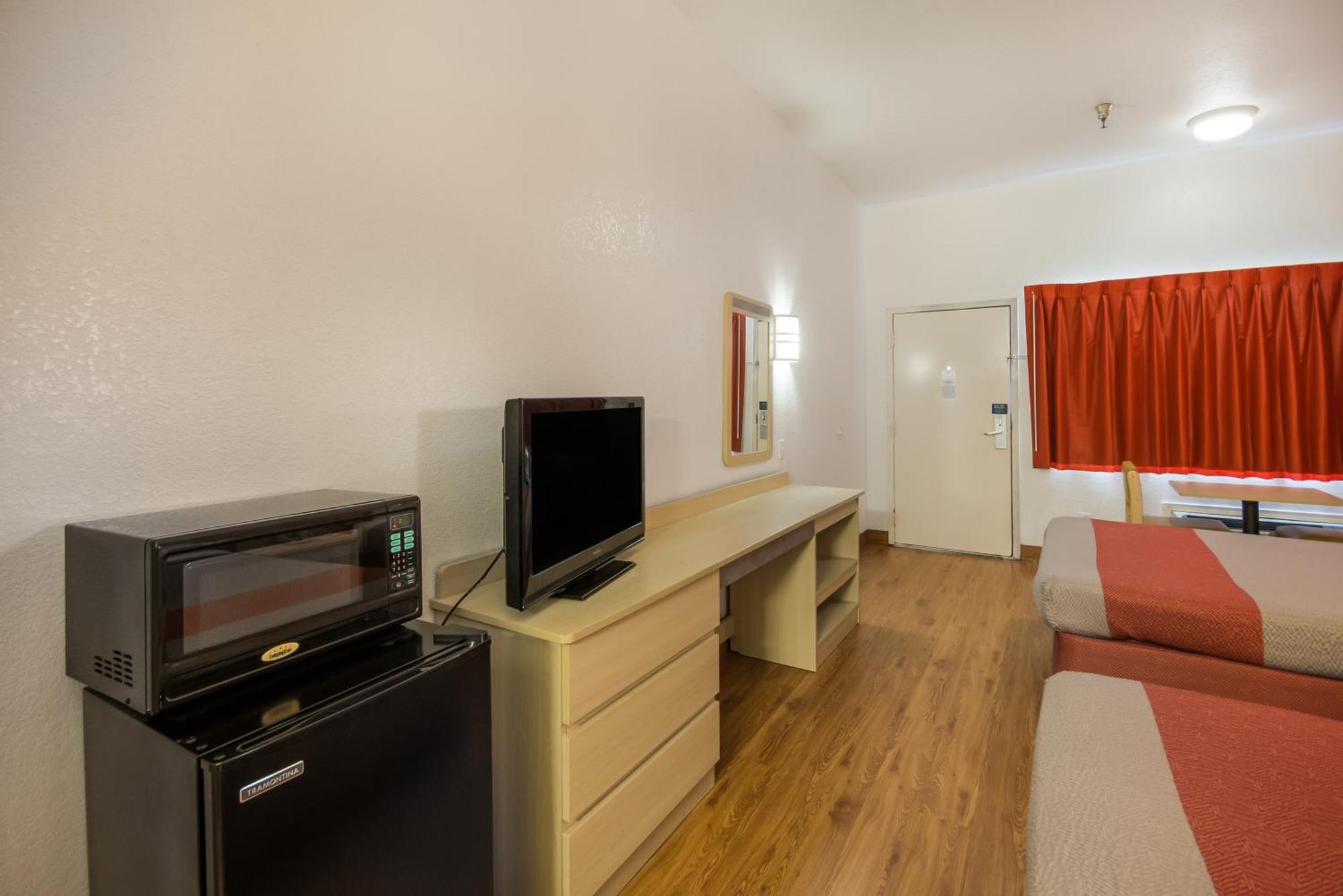 Americas Best Value Inn & Suites Humble Bagian luar foto
