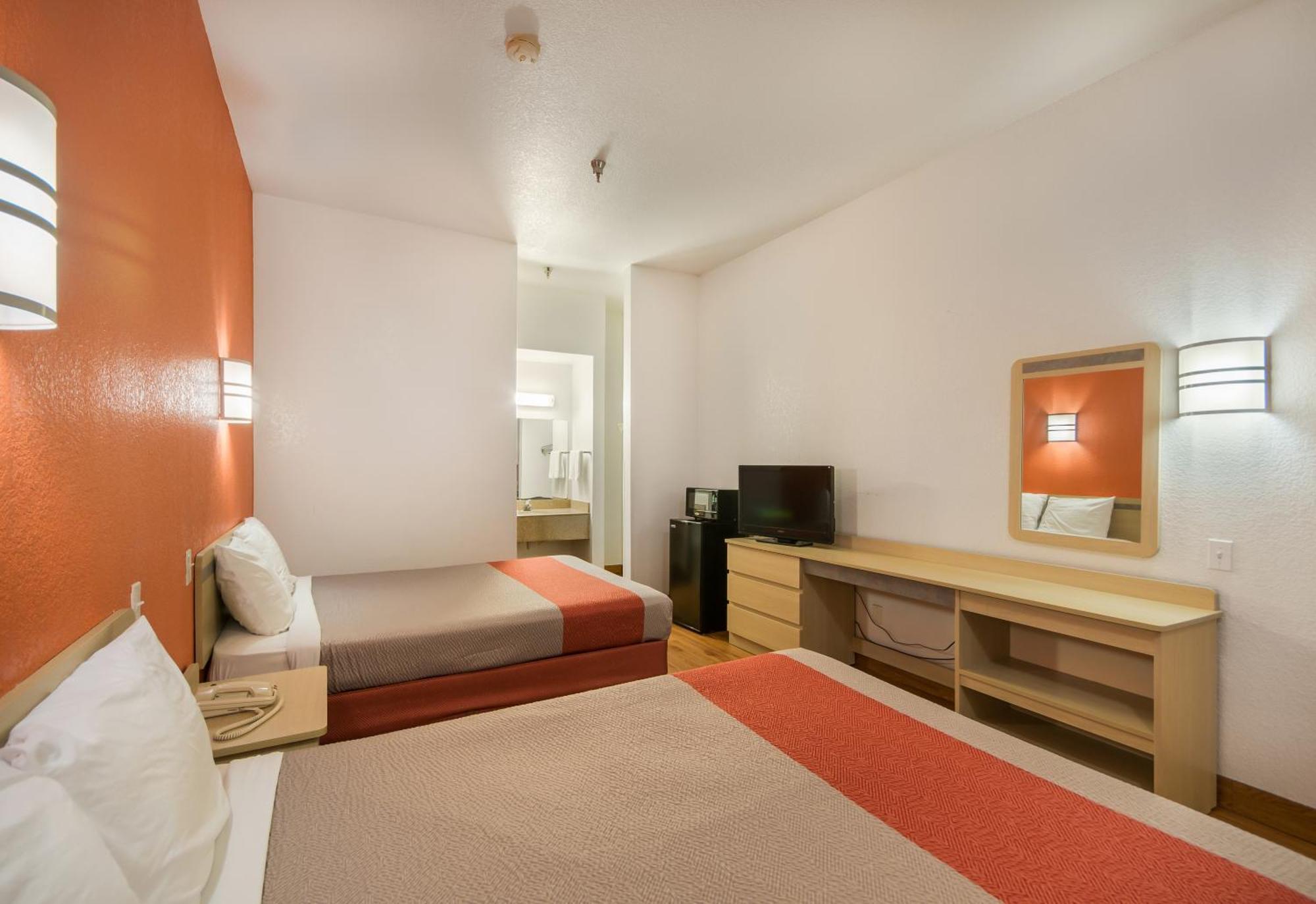 Americas Best Value Inn & Suites Humble Bagian luar foto